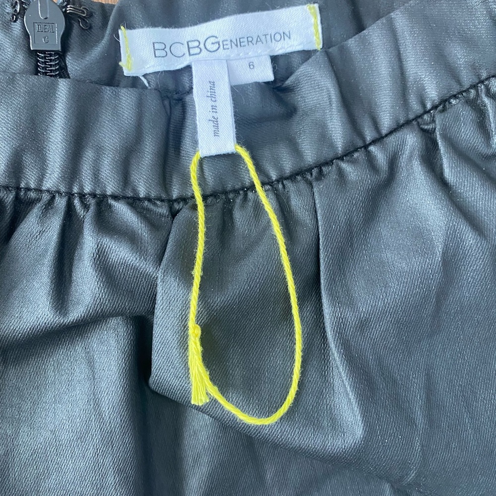 BCBGeneration Black skirt coated material size 6 - Picture 6 of 9
